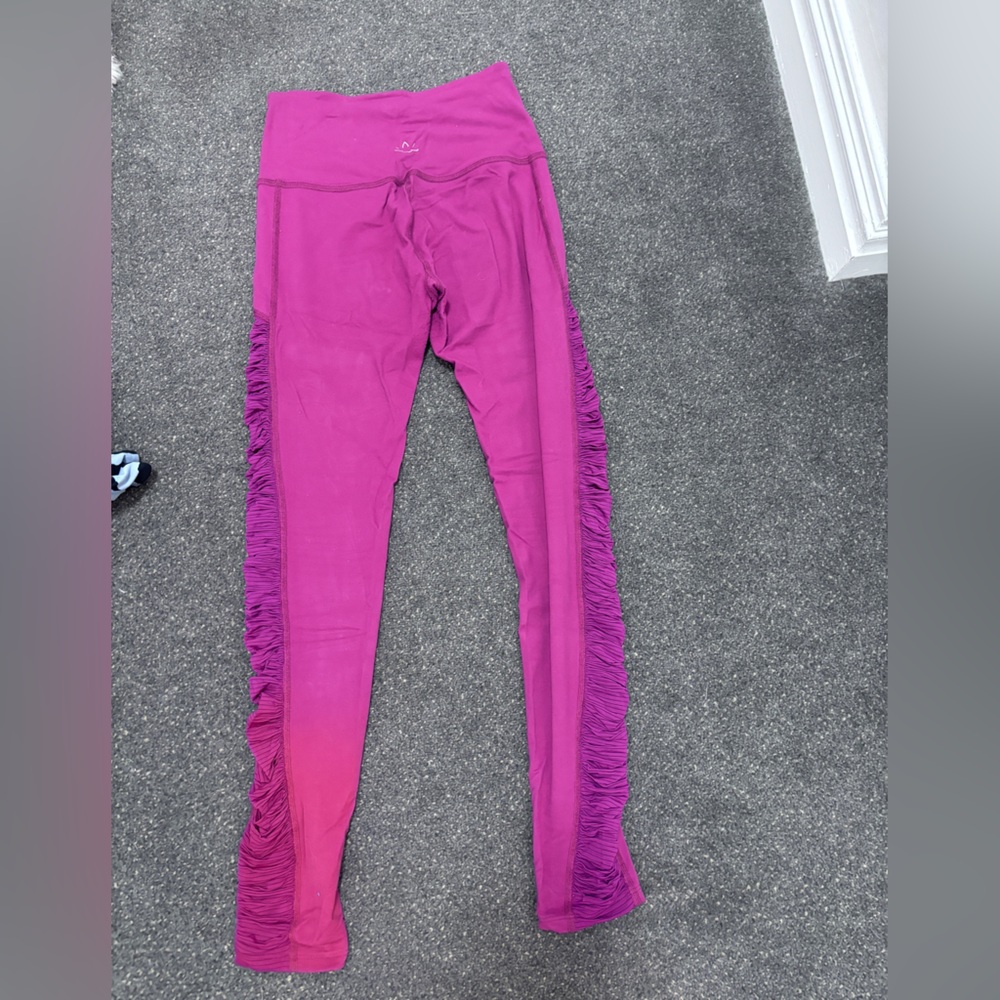 Beyond Yoga leggings fuscia pink